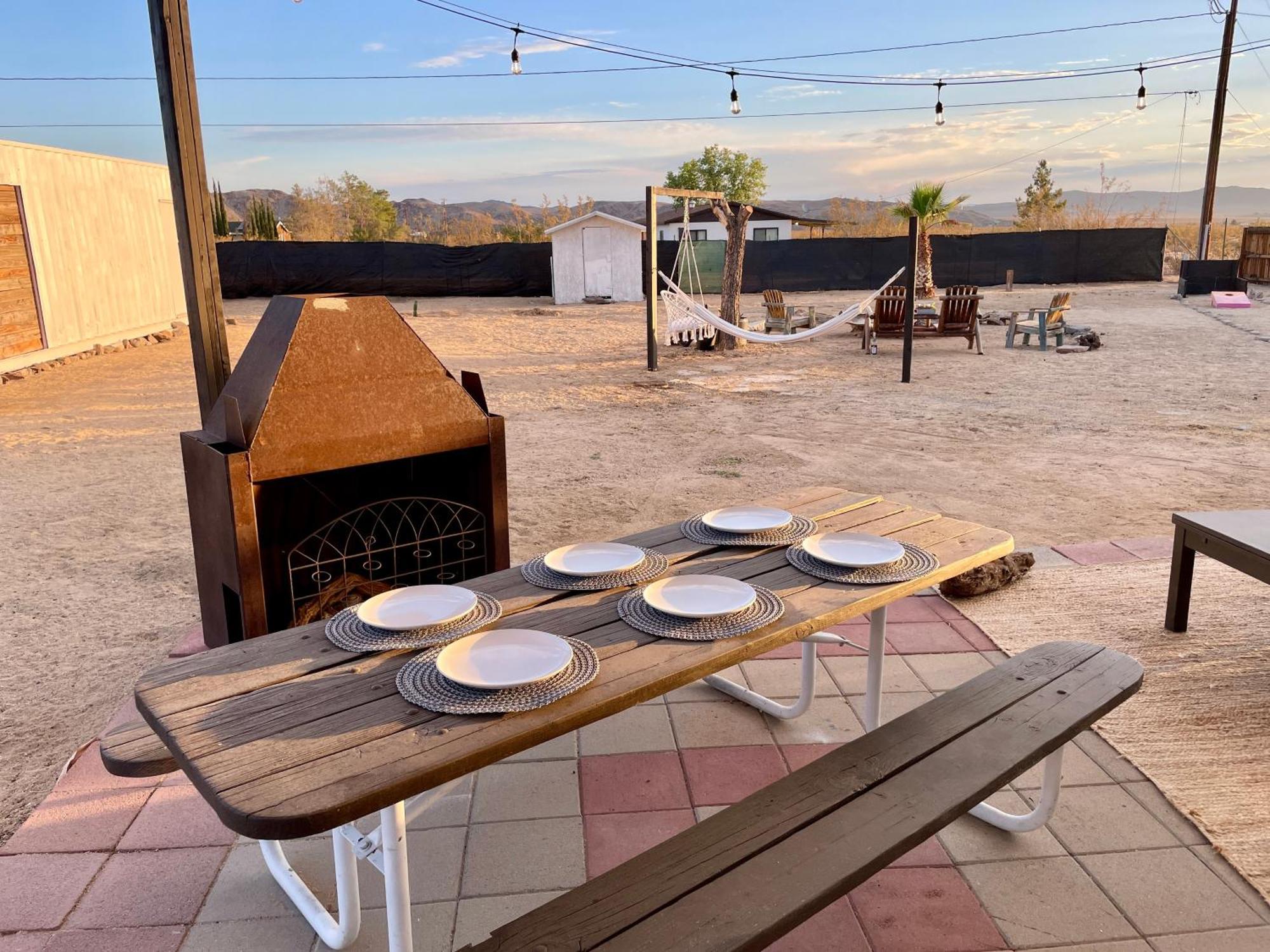 Twin Palms Desert Getaway - Jacuzzi, Fire Pit, Meditation Room & More Joshua Tree Extérieur photo