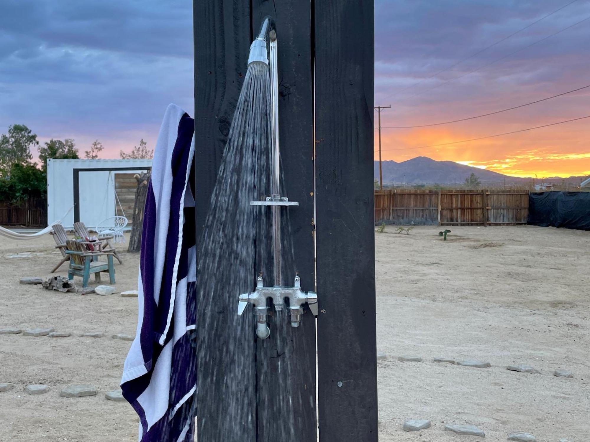Twin Palms Desert Getaway - Jacuzzi, Fire Pit, Meditation Room & More Joshua Tree Extérieur photo
